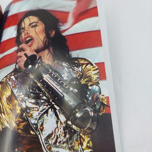 Michael Jackson, 1958-2009 : A Celebration by Graham Betts. - Picture 5 of 12